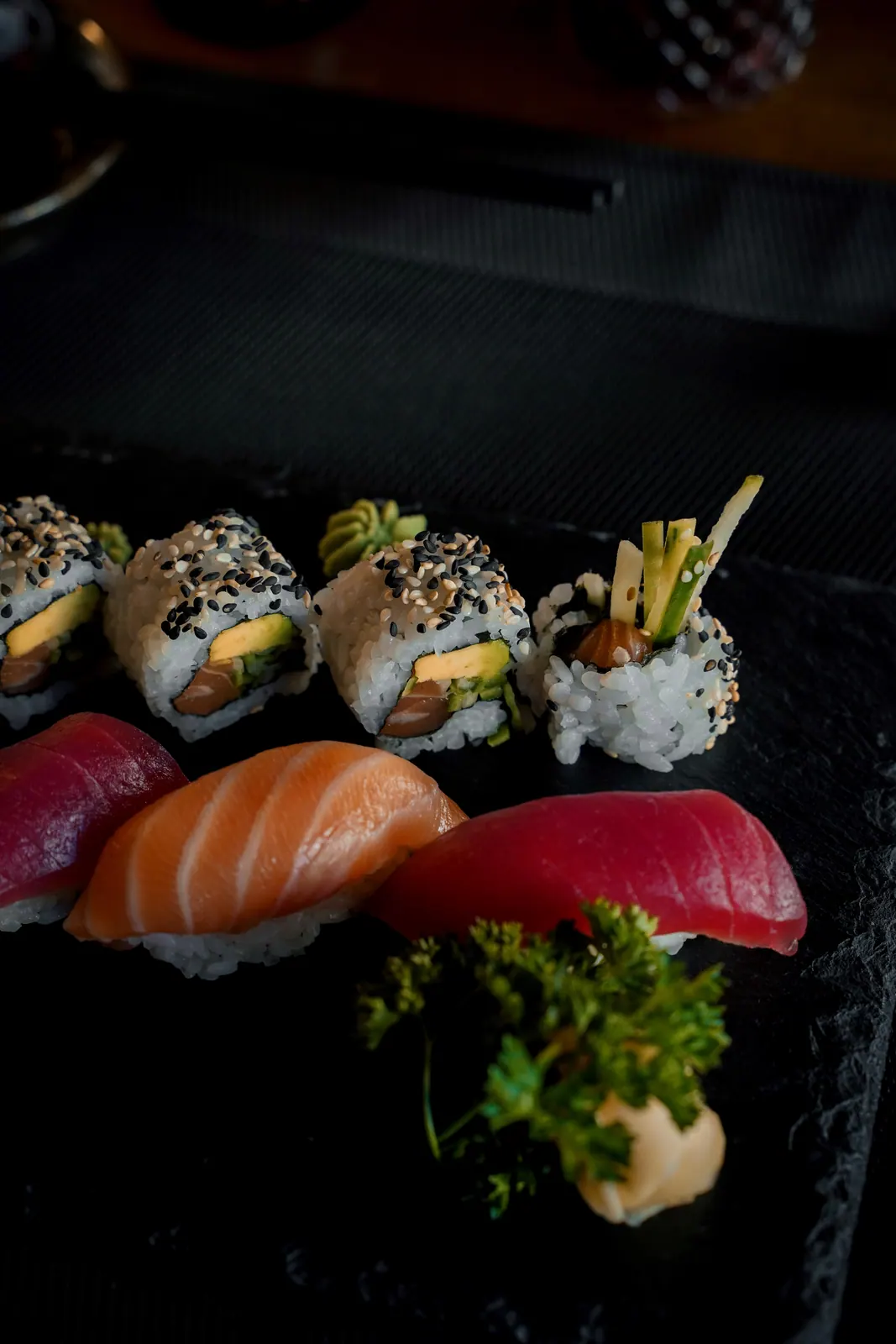 Sushi Leipzig – Signature Roll mit Chili und Kräutern | Tokoro Japanese Sushibar