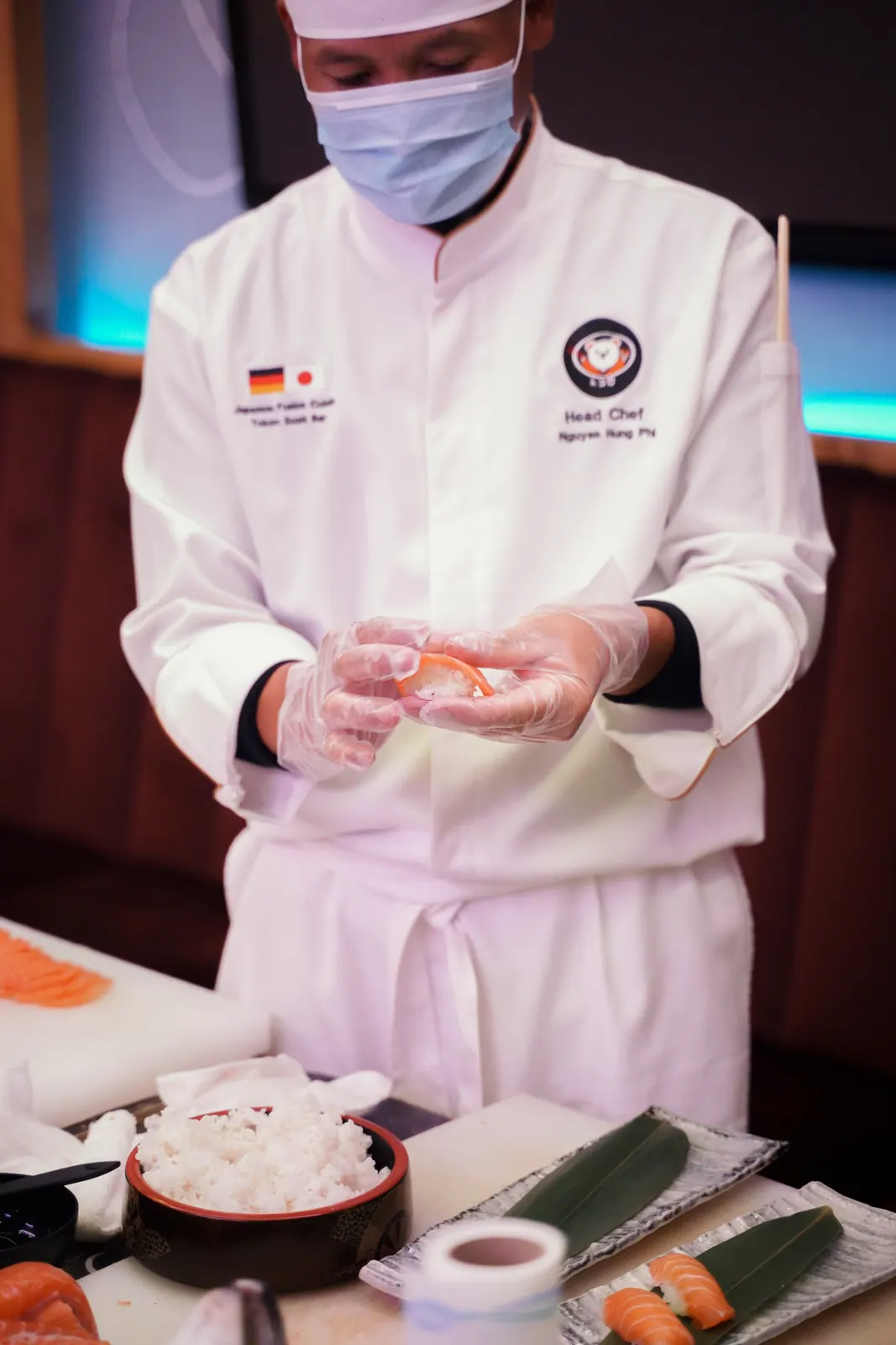Sushi Leipzig – Sushi-Meister im Tokoro formt frische Nigiri im Tokoro