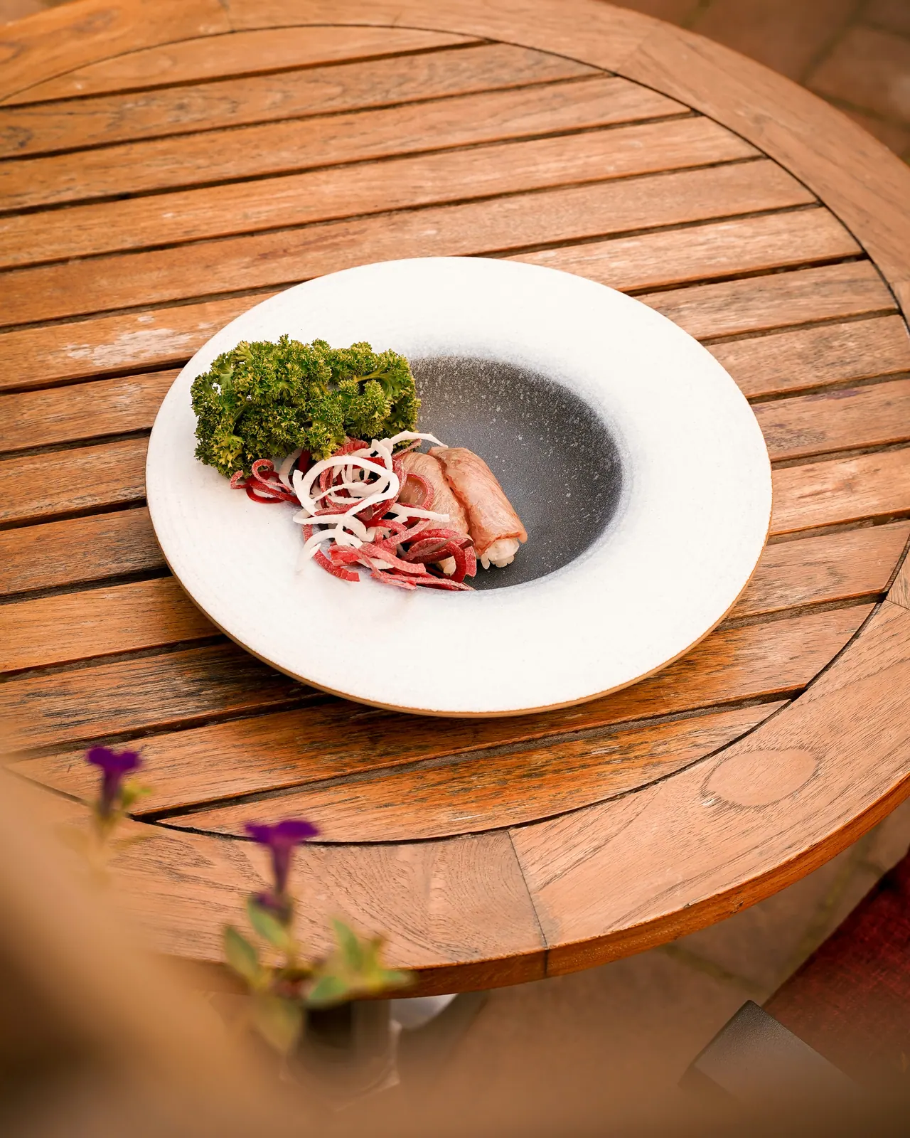 Sushi Leipzig – Sushi-Boot mit gemischten Rollen | Tokoro Japanese Sushibar