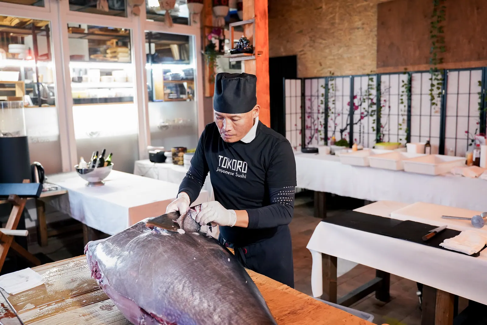 Sushi Leipzig – Team der Tokoro Sushibar bei der Zubereitung im Tokoro