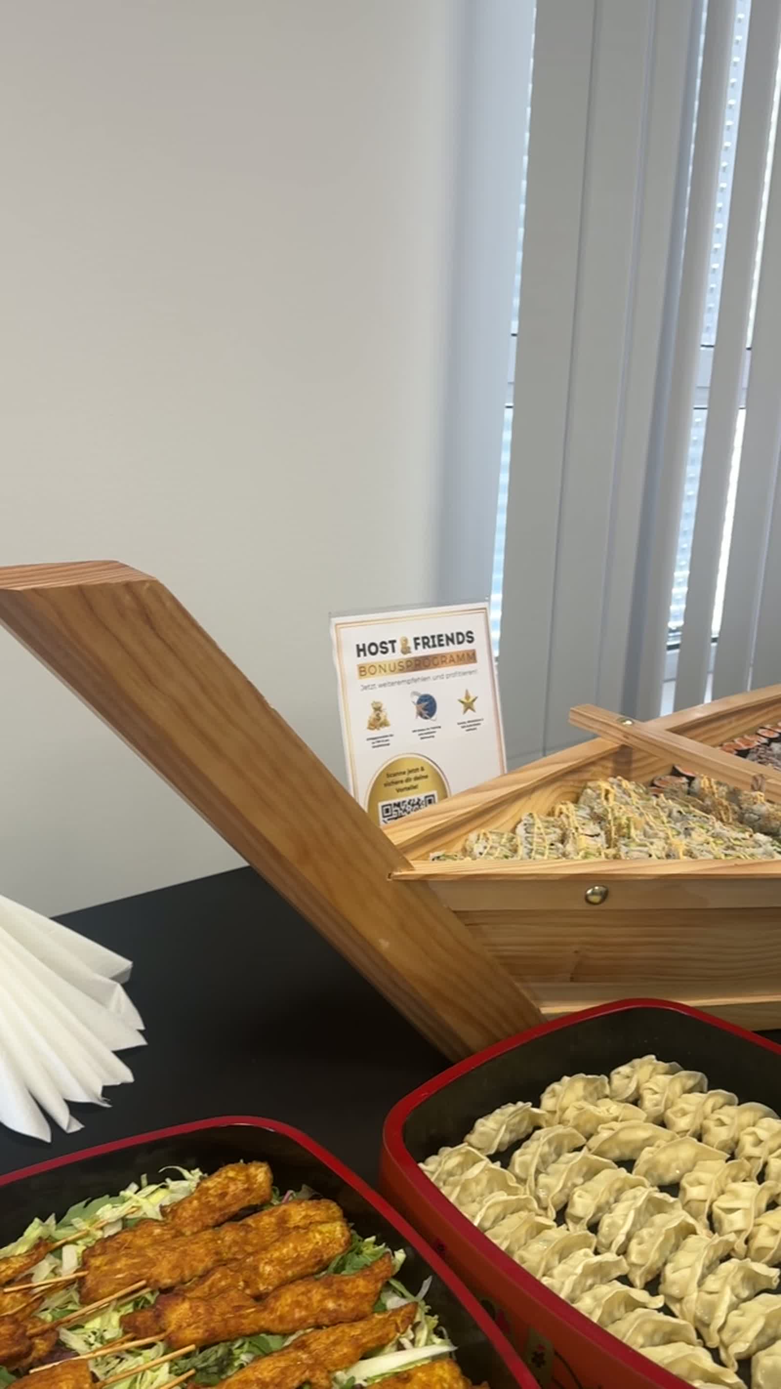 Sushi-Buffet auf Partyservice-Tafel in Leipzig