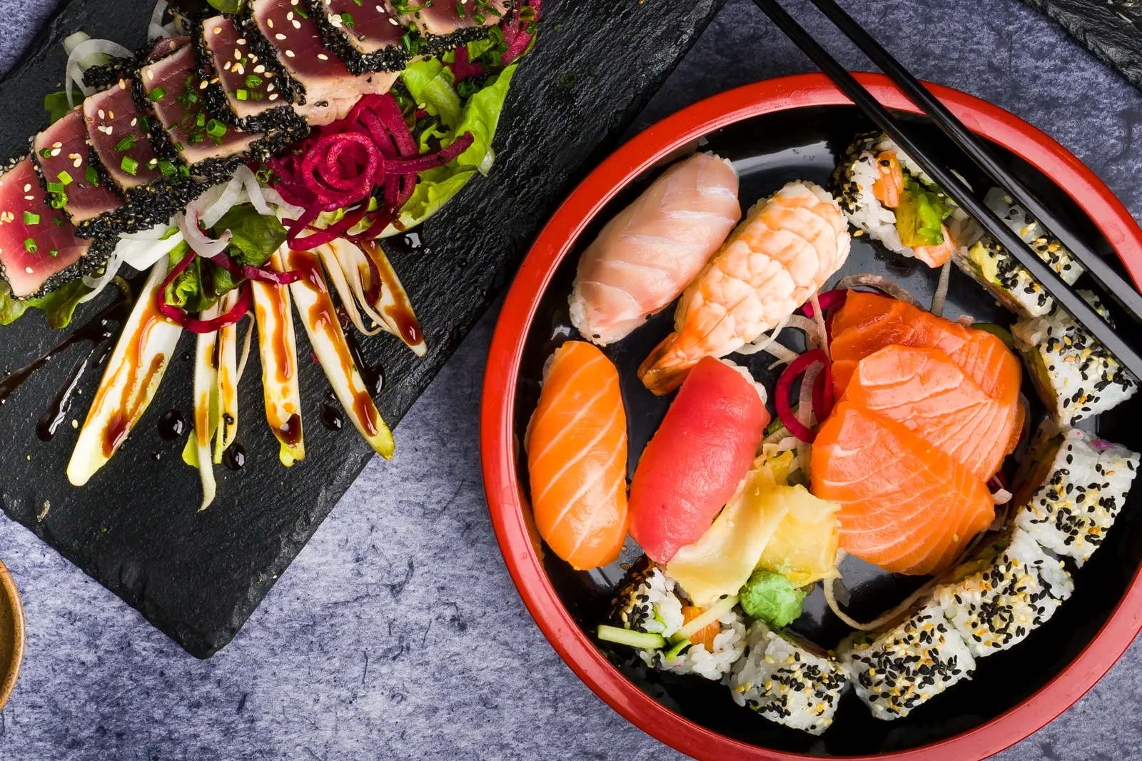 Frisch gefertigtes Sushi im Detail – Sushi Leipzig im Tokoro