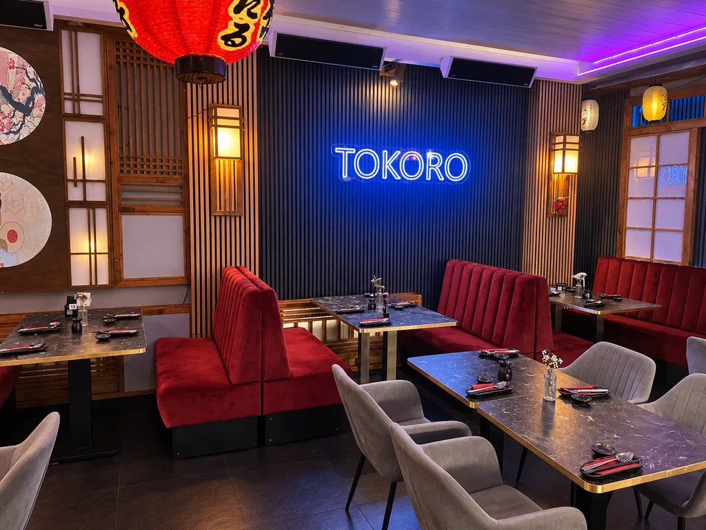 Eleganter Wintergarten mit natürlichem Licht im Tokoro Sushi Leipzig
